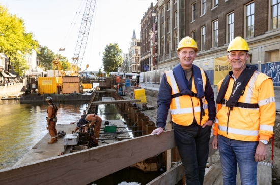 Jan Adriaanse (links) van de gemeente Amsterdam en Fred Groot van de Beens Groep. Foto: Jorrit 't Hoen